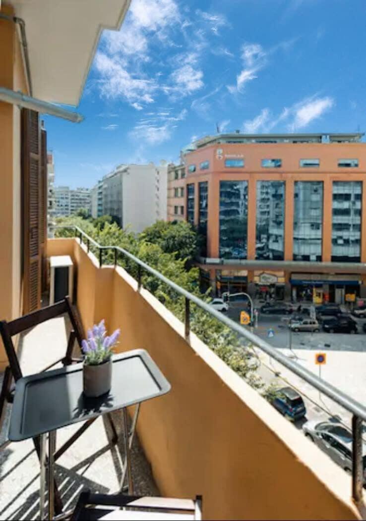 Private Pristine Balcony Home- Heart Of The Center 塞萨洛尼基 外观 照片