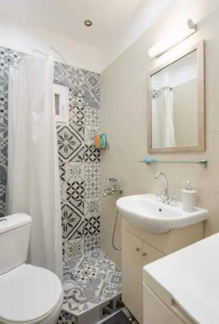 Private Pristine Balcony Home- Heart Of The Center 塞萨洛尼基 外观 照片
