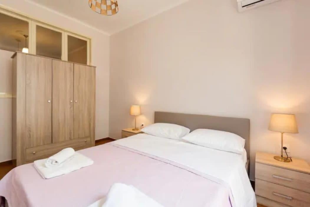 Private Pristine Balcony Home- Heart Of The Center 塞萨洛尼基 外观 照片