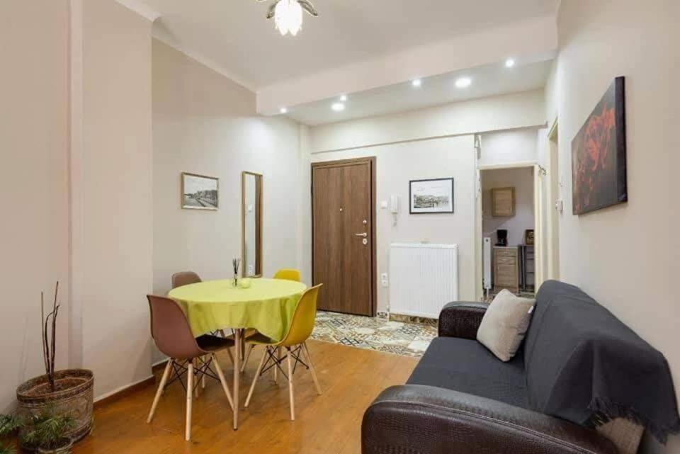 Private Pristine Balcony Home- Heart Of The Center 塞萨洛尼基 外观 照片