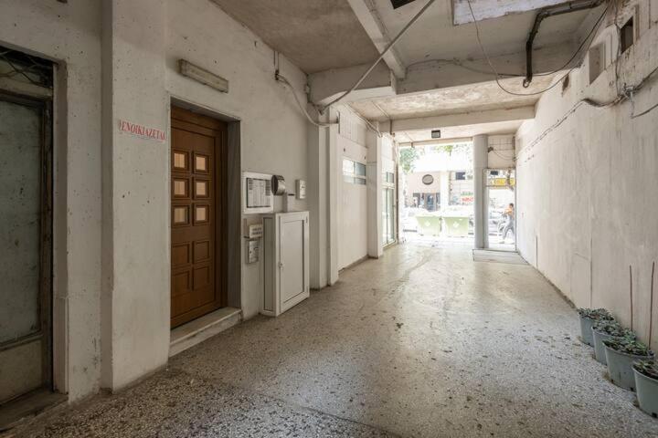 Private Pristine Balcony Home- Heart Of The Center 塞萨洛尼基 外观 照片